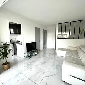 4 Couchages A 12 Min De La A Pied Avec Wifi, Le Parking Est En Option Antibes